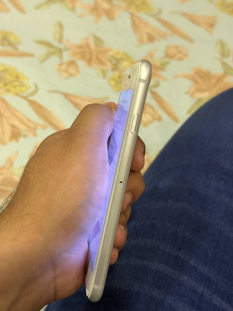 Apple iPhone 8 4