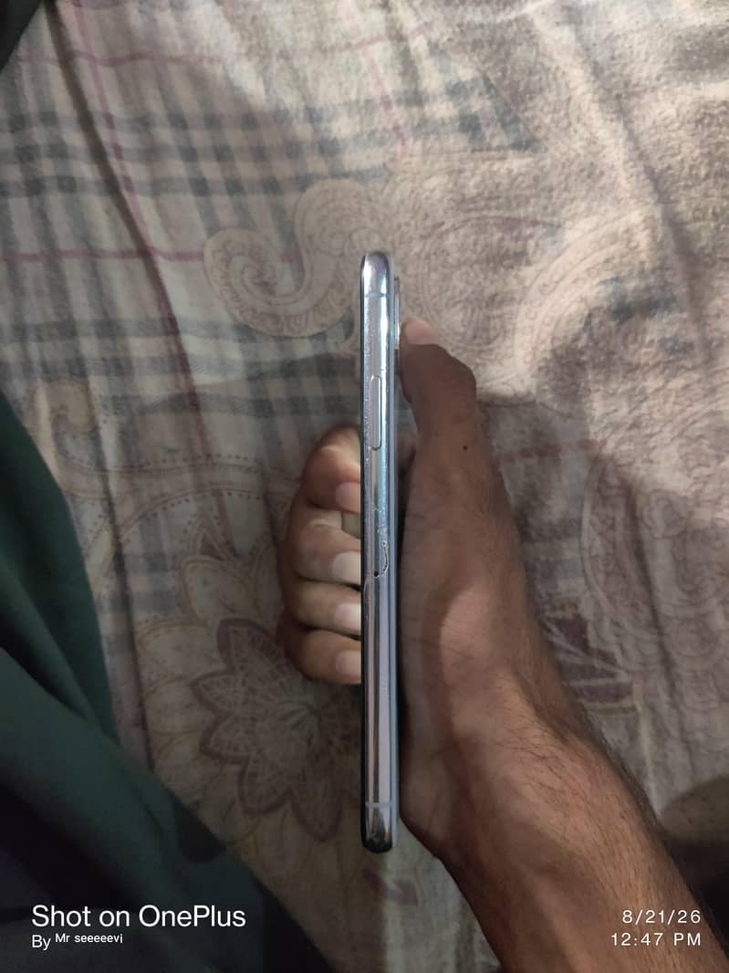 Apple iPhone X 4