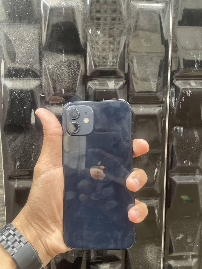 Apple iPhone 12 4