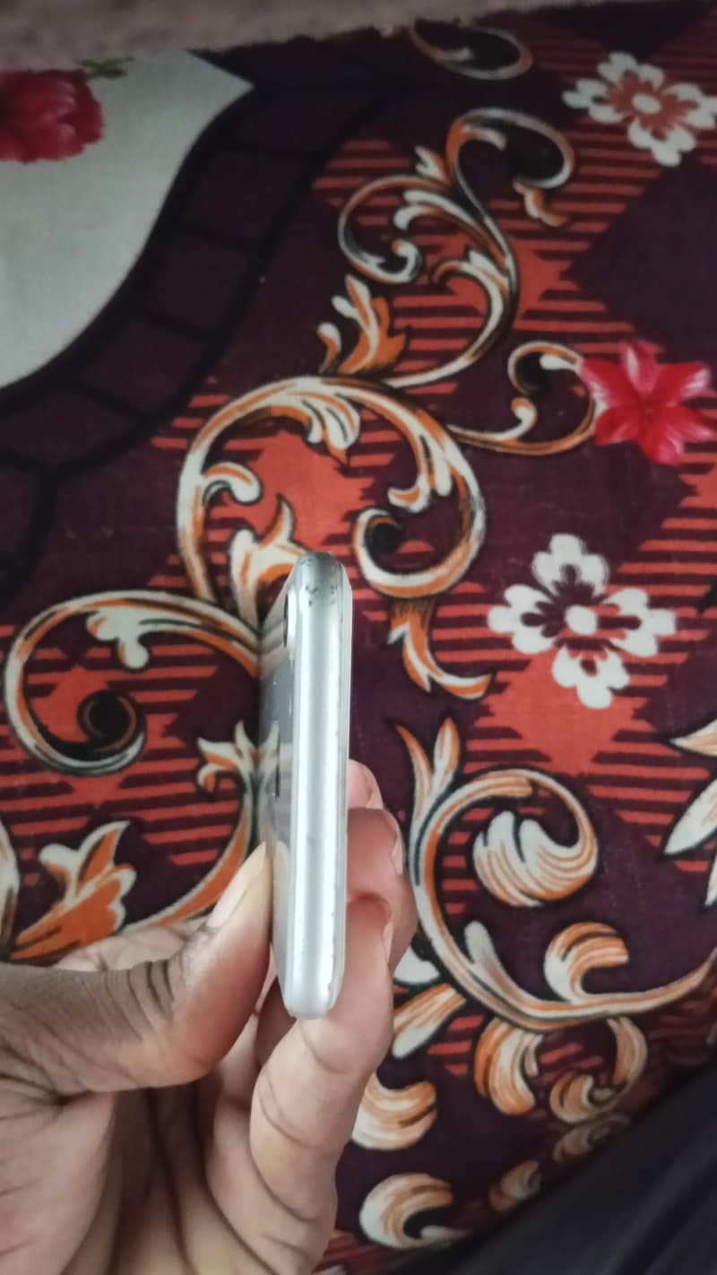 Apple iPhone 7 3