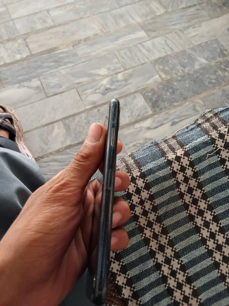 Apple iPhone 11 Pro Max 2