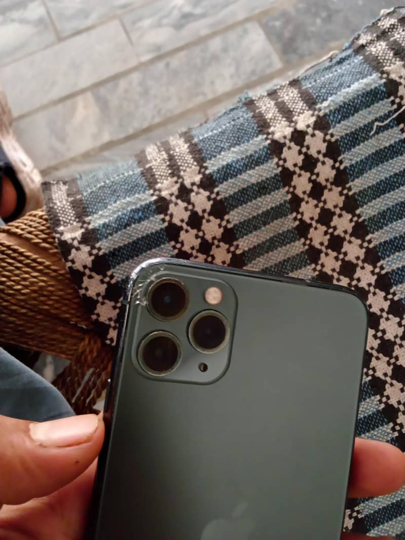 Apple iPhone 11 Pro Max 4