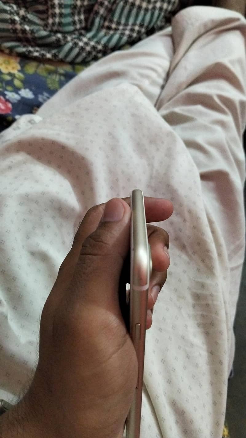 Apple iPhone 7 Plus 2