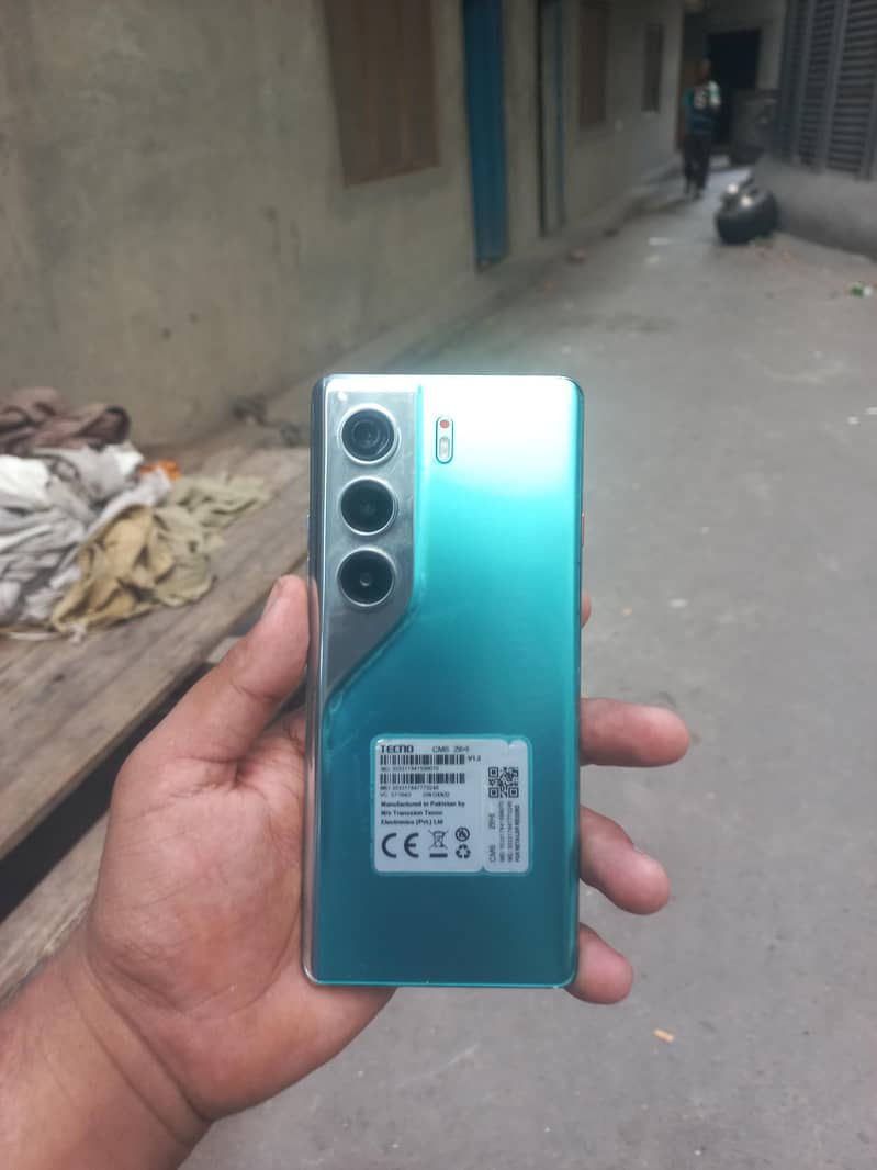 Tecno CAMON 40 Pro 1