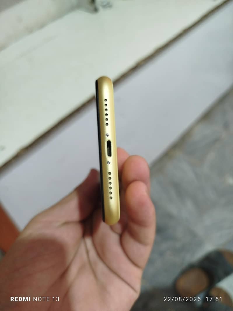 Apple iPhone 11 3