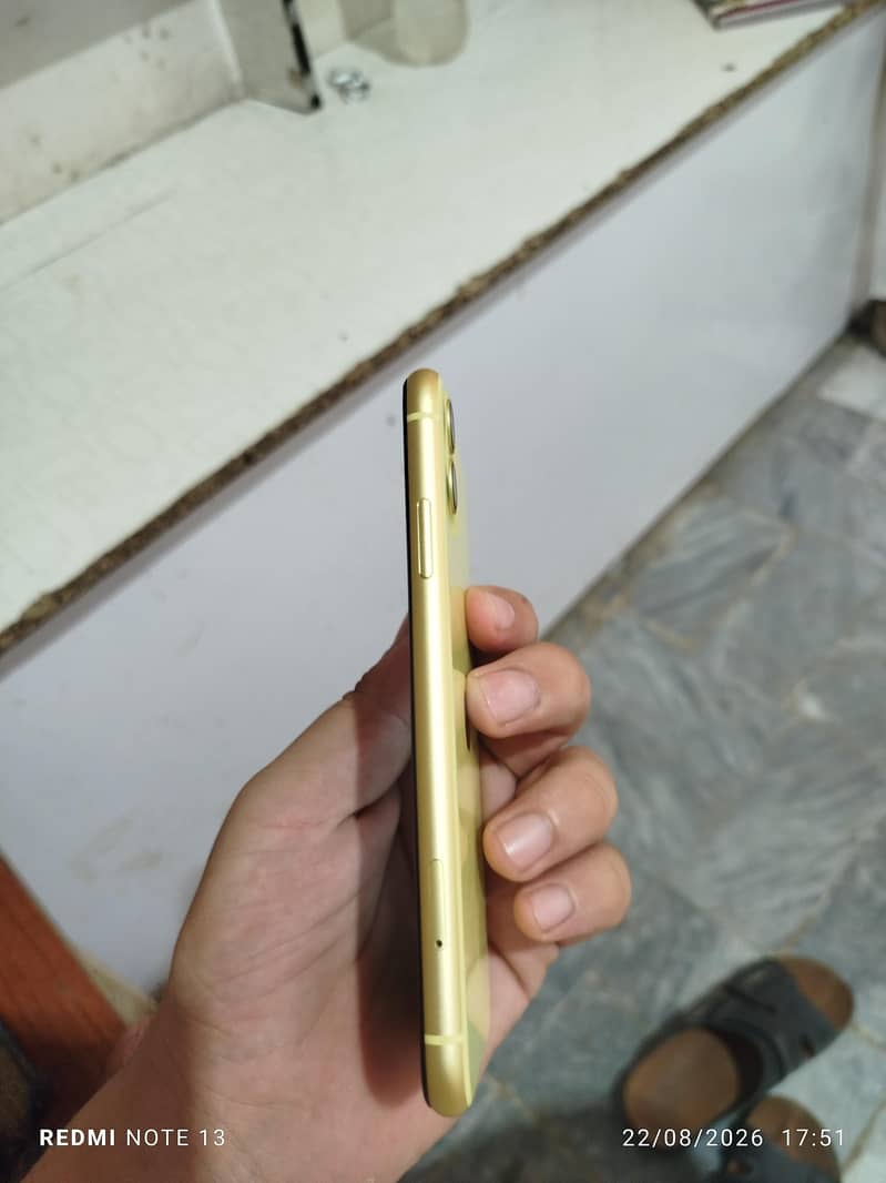 Apple iPhone 11 4