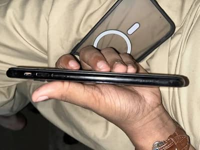 Sasta Iphone 11 pro max pta approved 512gb