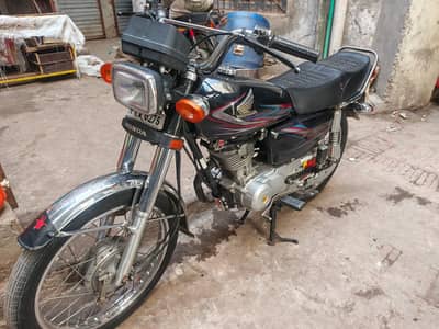 السلام علیکم I sell my Honda 125 Black