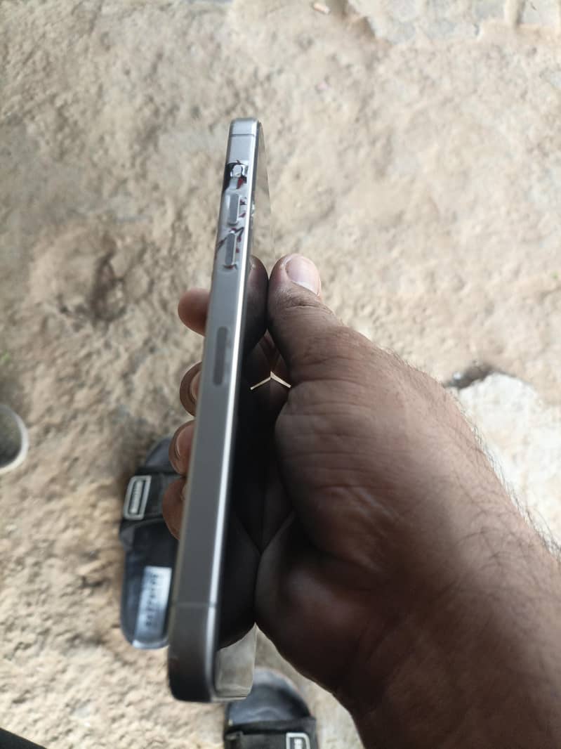 Apple iPhone 15 Pro Max 1