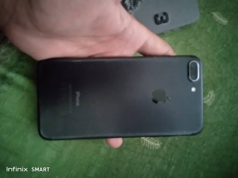 Apple iPhone 7 Plus 2