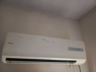 selling non- inverter ac in good condition