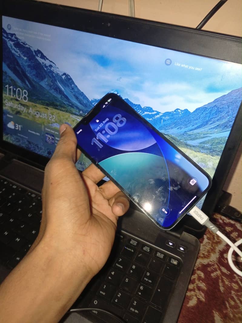 Apple iPhone 13 0