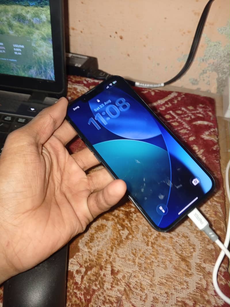 Apple iPhone 13 2