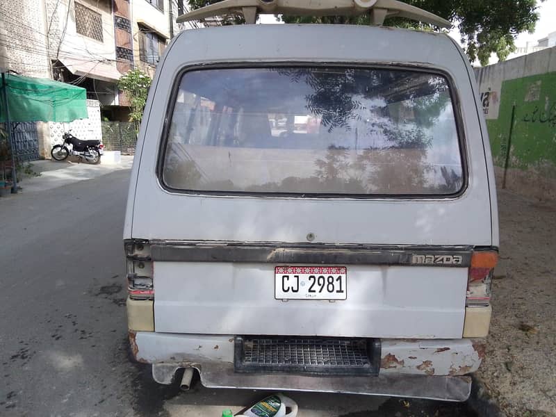 Mazda E200 4
