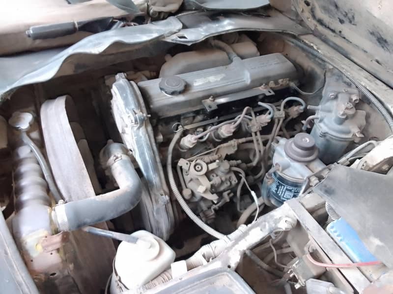 Mazda E200 11