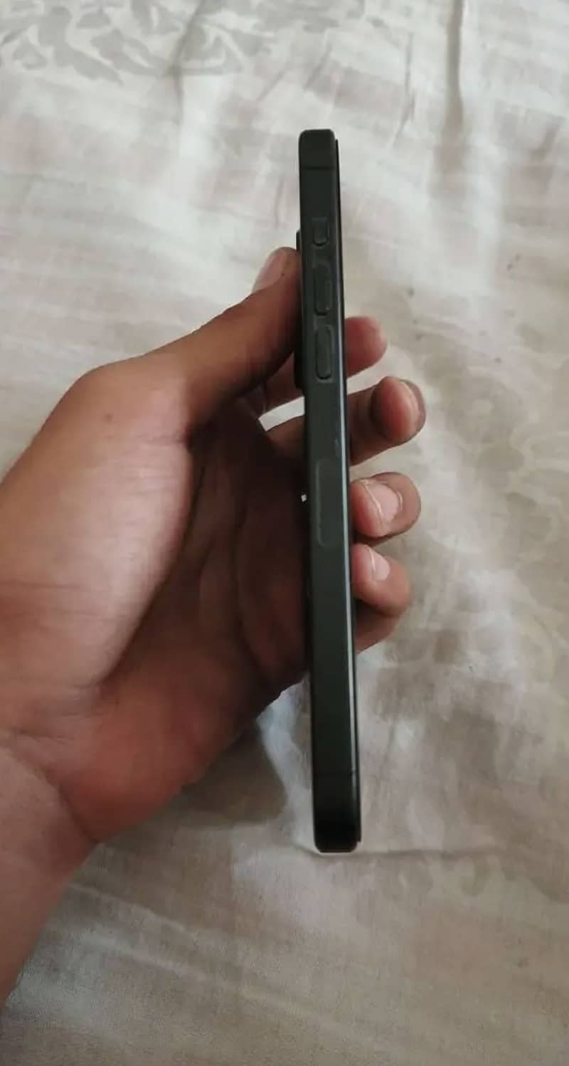 Apple iPhone 15 Pro 1