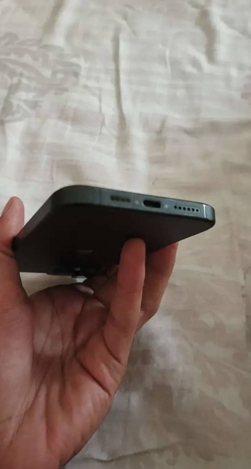 Apple iPhone 15 Pro 2