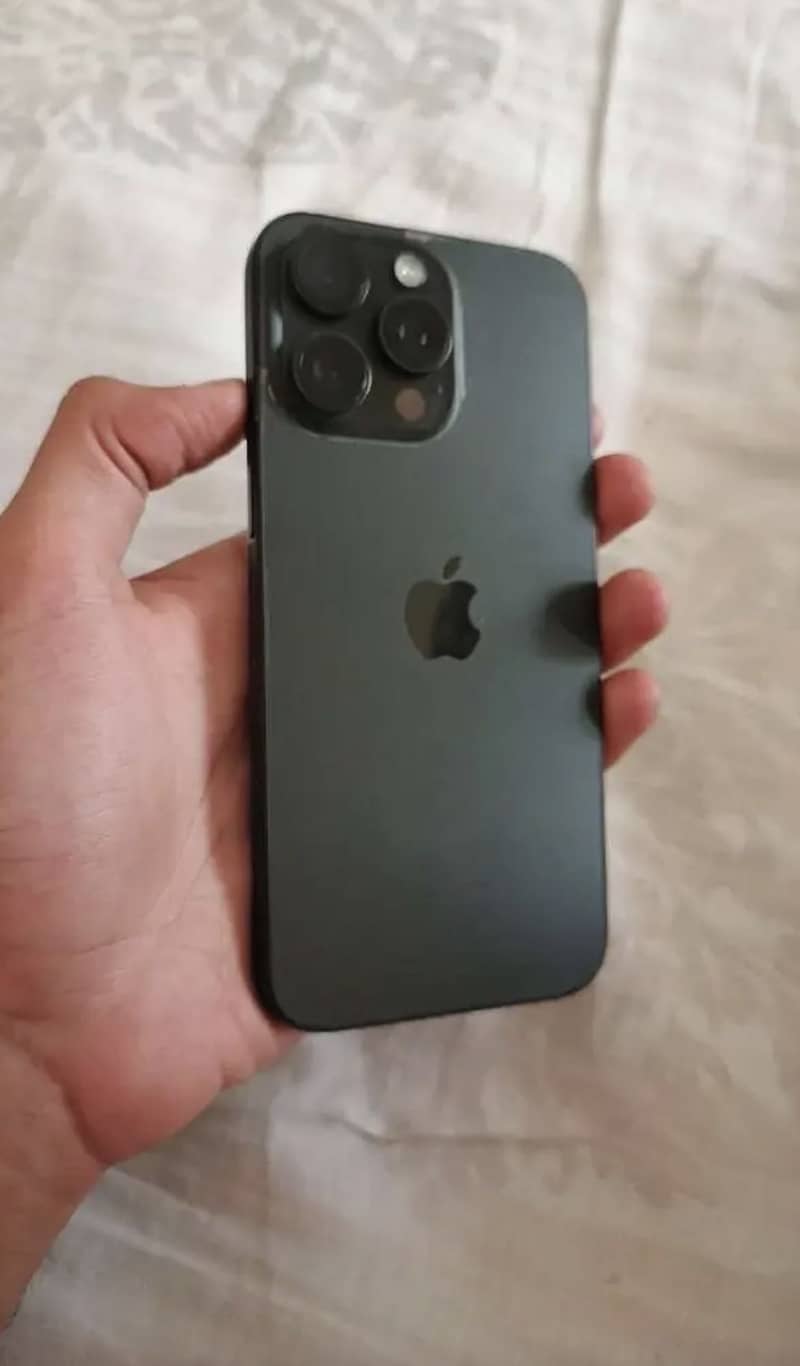 Apple iPhone 15 Pro 3