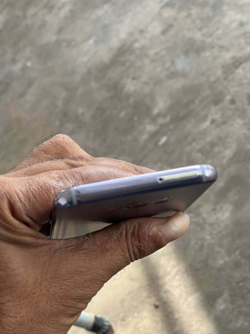 Samsung Mobile S8 Plus 3