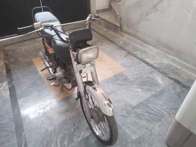 honda 70 saf bike hai