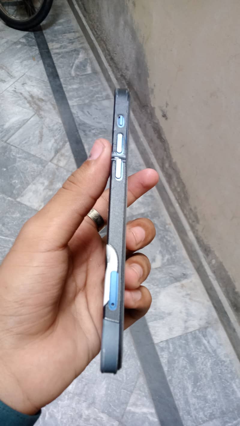 Apple iPhone 12 2