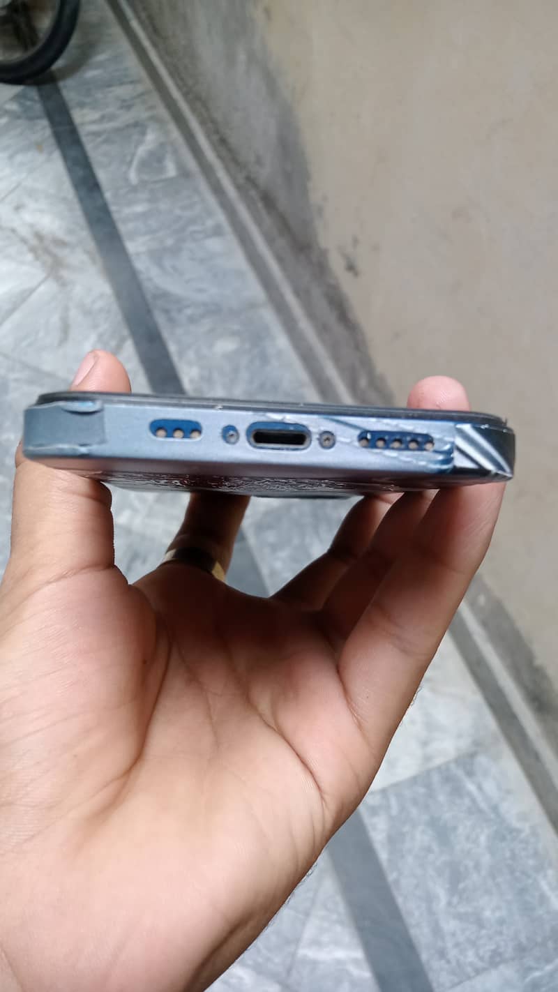 Apple iPhone 12 4
