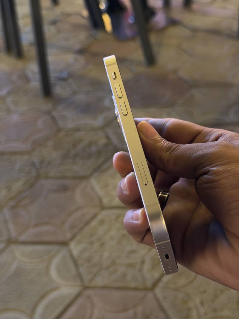 Apple iPhone 13 mini 7