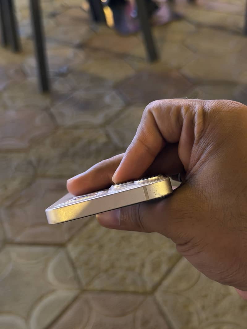 Apple iPhone 13 mini 10