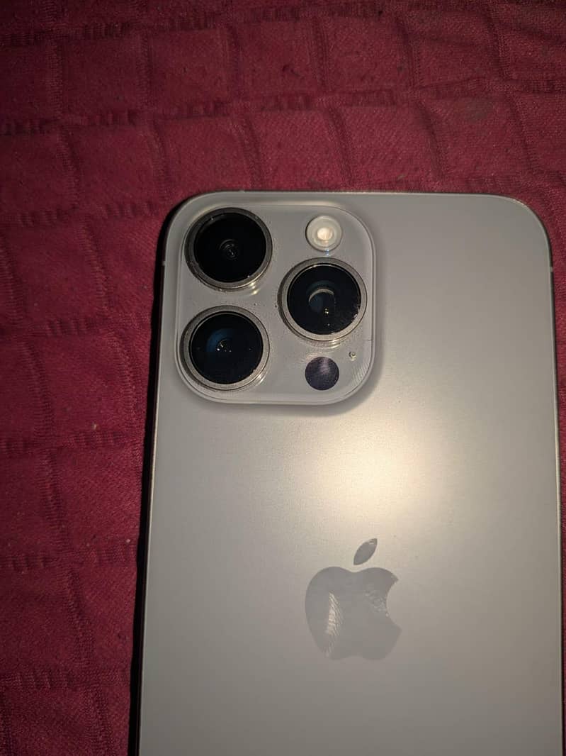 Apple iPhone 15 Pro Max 1