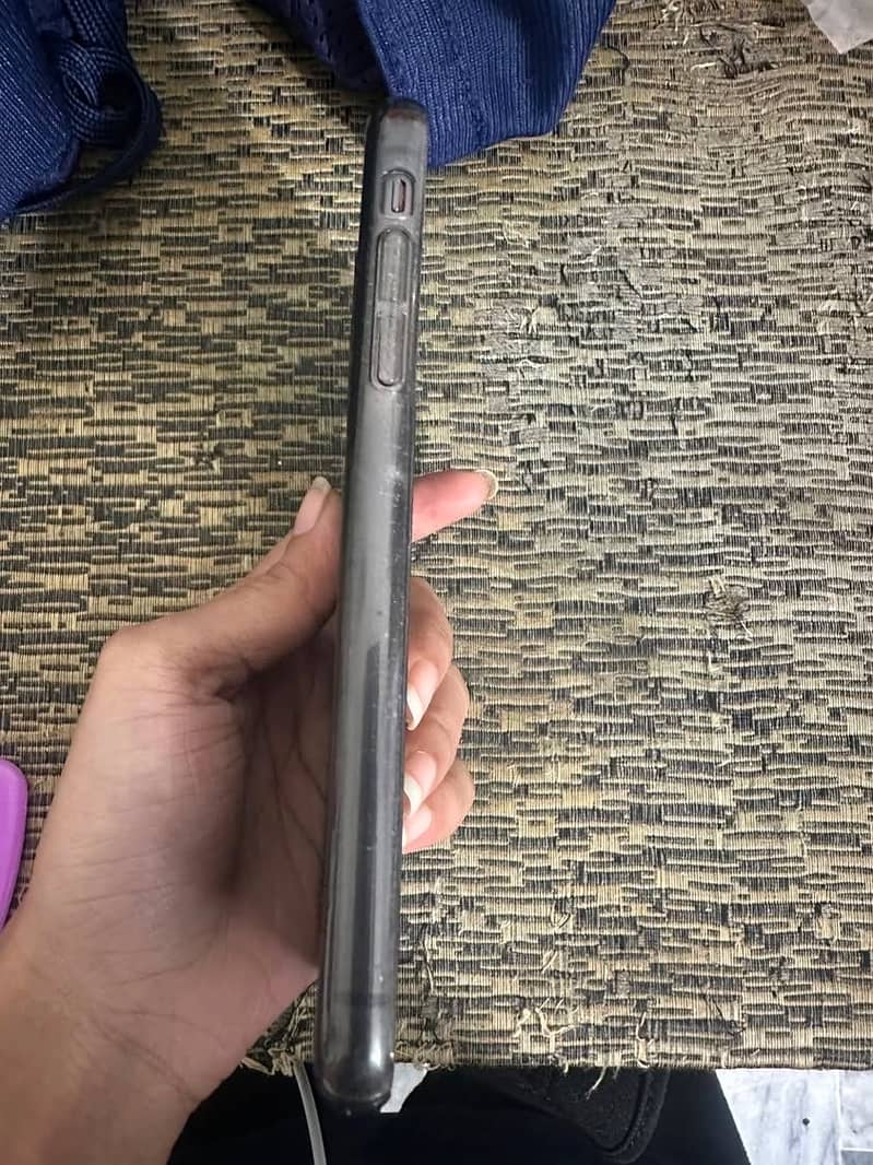 Apple iPhone 11 3