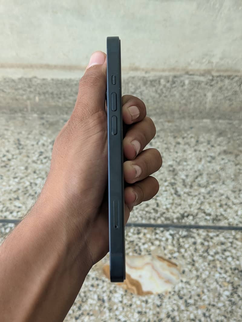 Apple iPhone 13 1