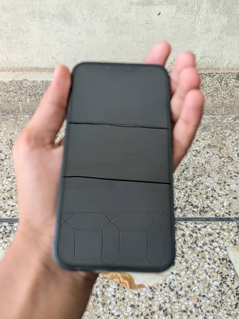 Apple iPhone 13 5