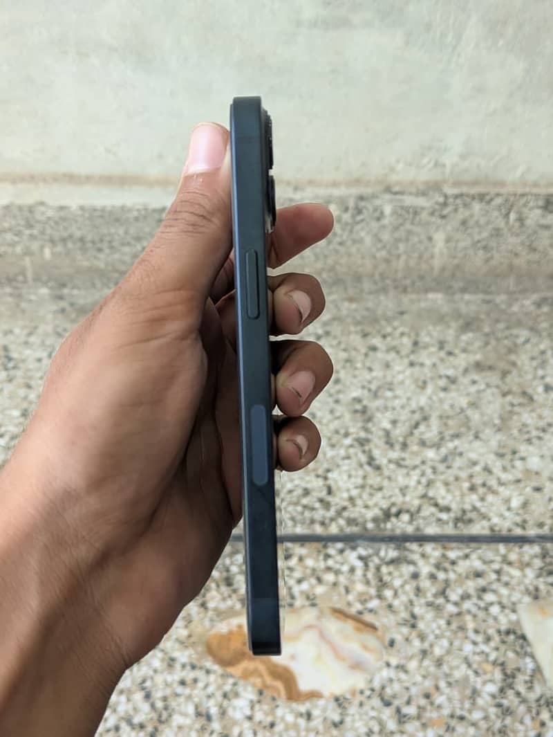 Apple iPhone 13 7