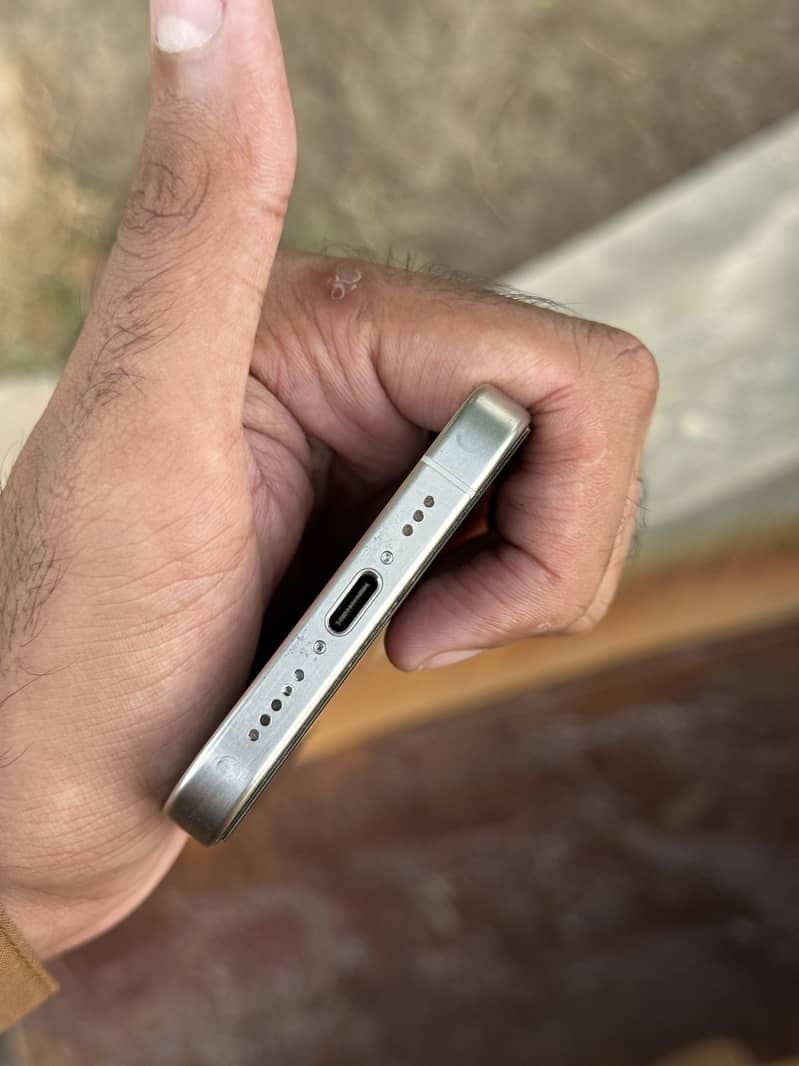 Apple iPhone 15 Pro 2