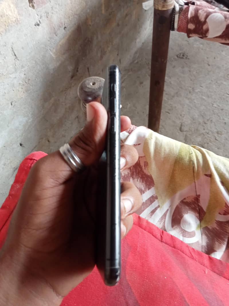 Apple iPhone 11 Pro 2