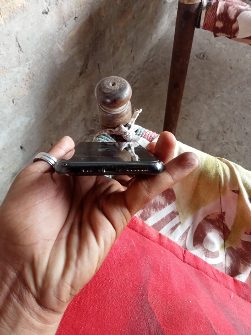 Apple iPhone 11 Pro 3