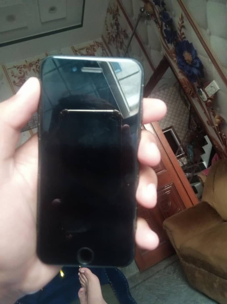 Apple iPhone 7 0
