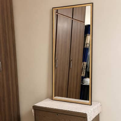 Dressing Table with Large Mirror – Good Condition