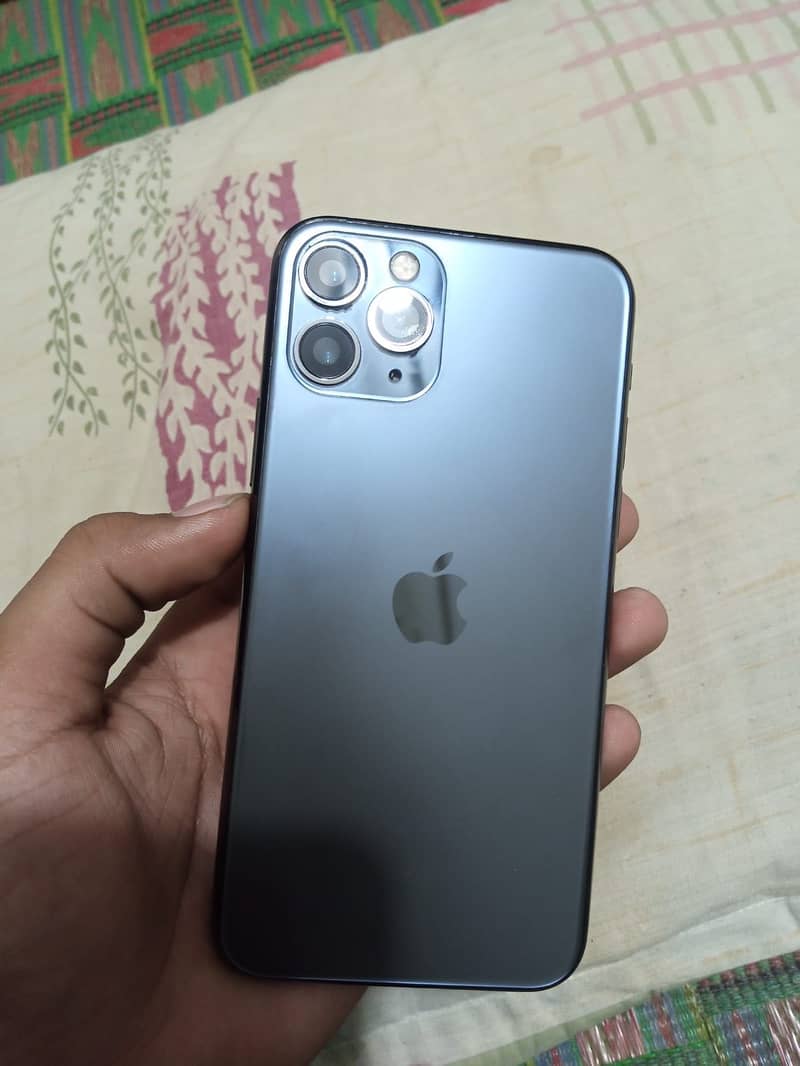 iPhone 11 Pro 4