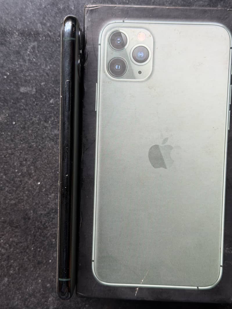 Apple iPhone 11 Pro Max 4
