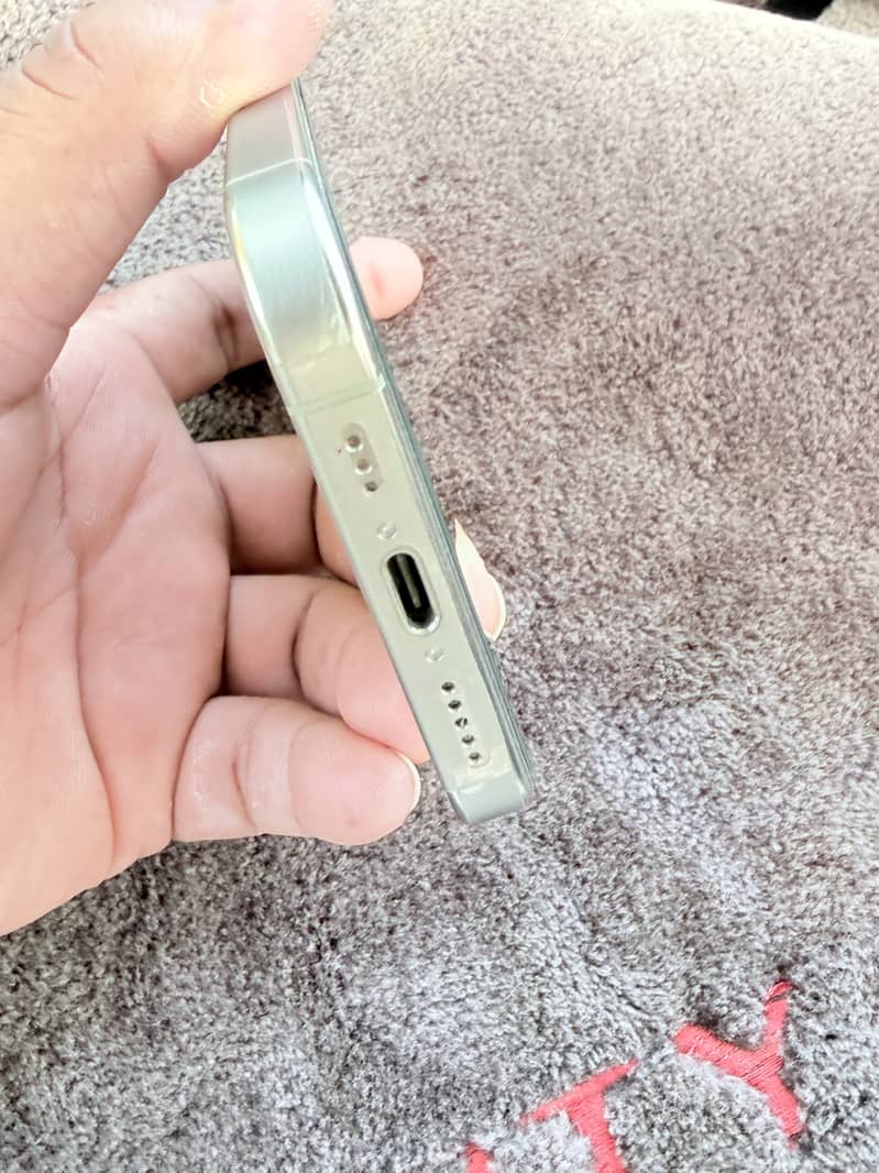 Apple iPhone 15 Pro 3