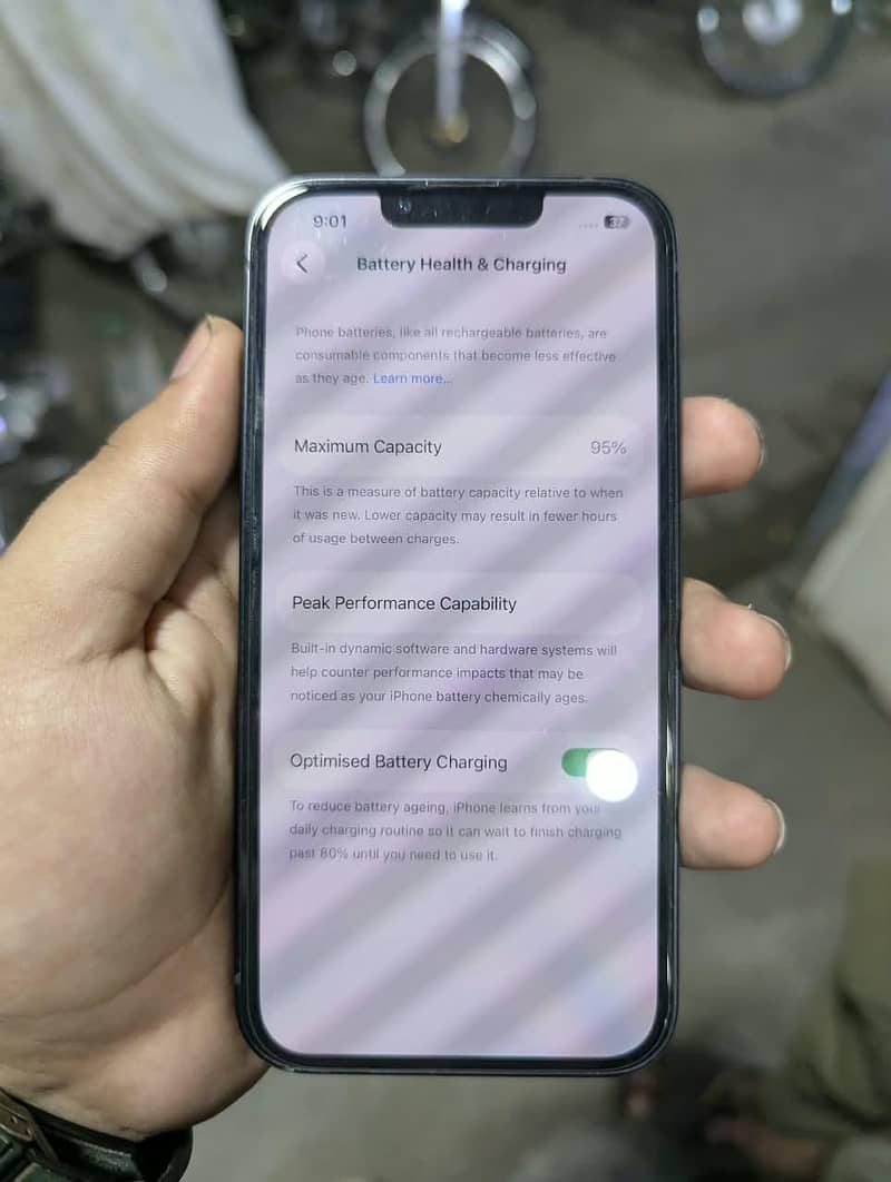 Apple iPhone 13 4