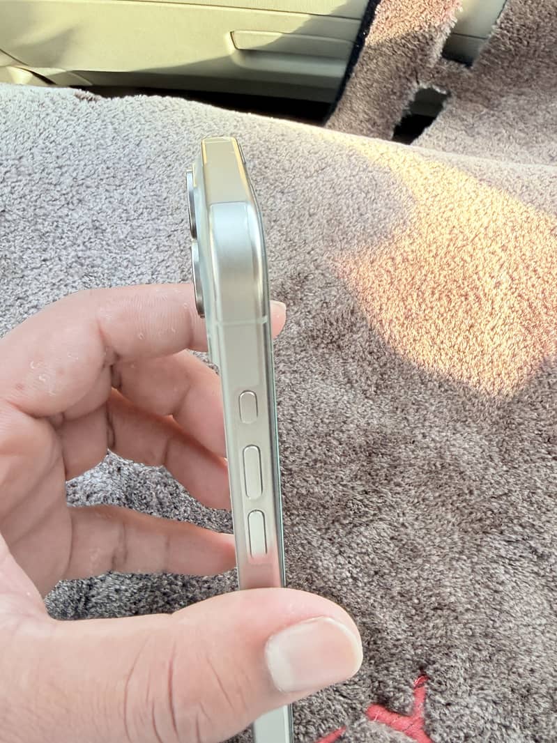 Apple iPhone 15 Pro 2