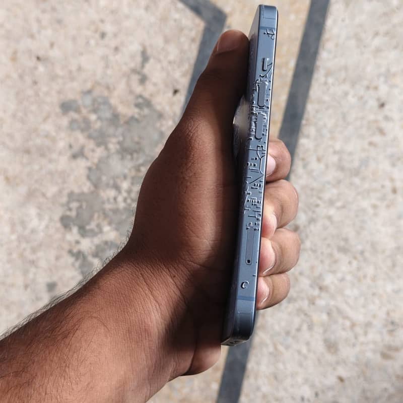 Apple iPhone 14 3