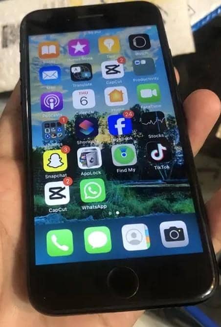 Apple iPhone 7 1