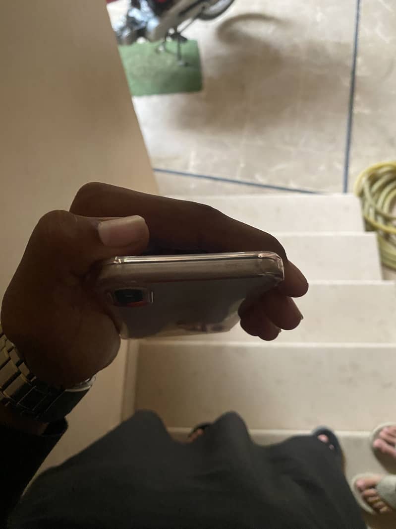 Apple iPhone X 5