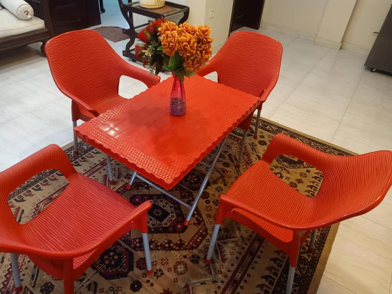 4 Plastic Chairs Table Set 2