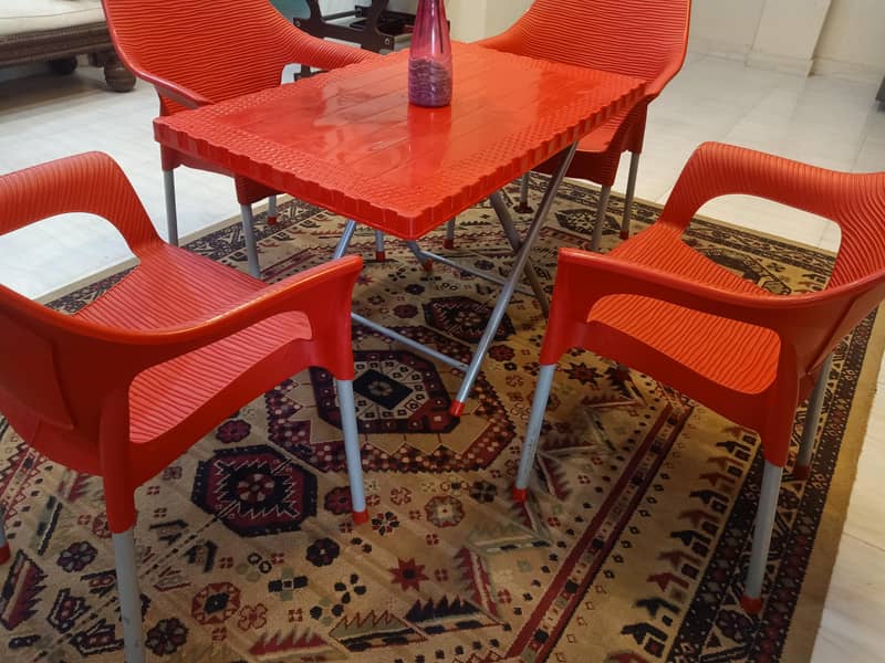 4 Plastic Chairs Table Set 3