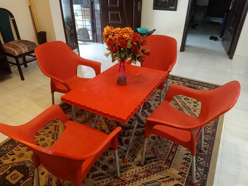 4 Plastic Chairs Table Set 4