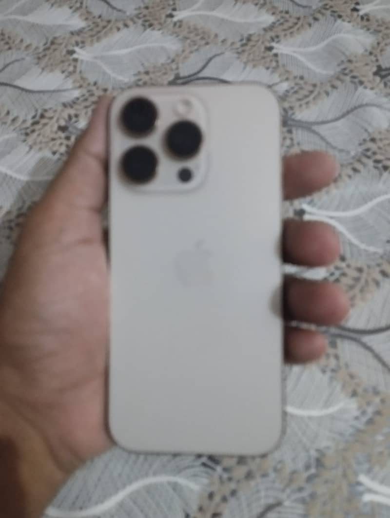 Apple iPhone 16 Pro 4